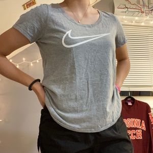 NIKE TSHIRT WITH OUTLINED LOGO
